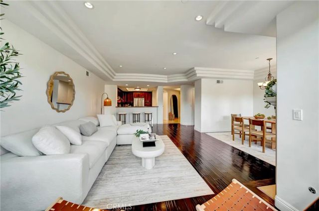 12044 Hoffman Street 303, Studio City, CA 91604