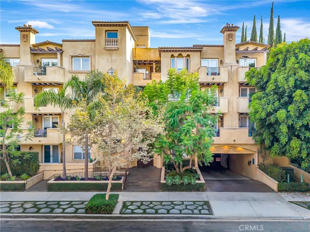 12044 Hoffman Street 303, Studio City, CA 91604