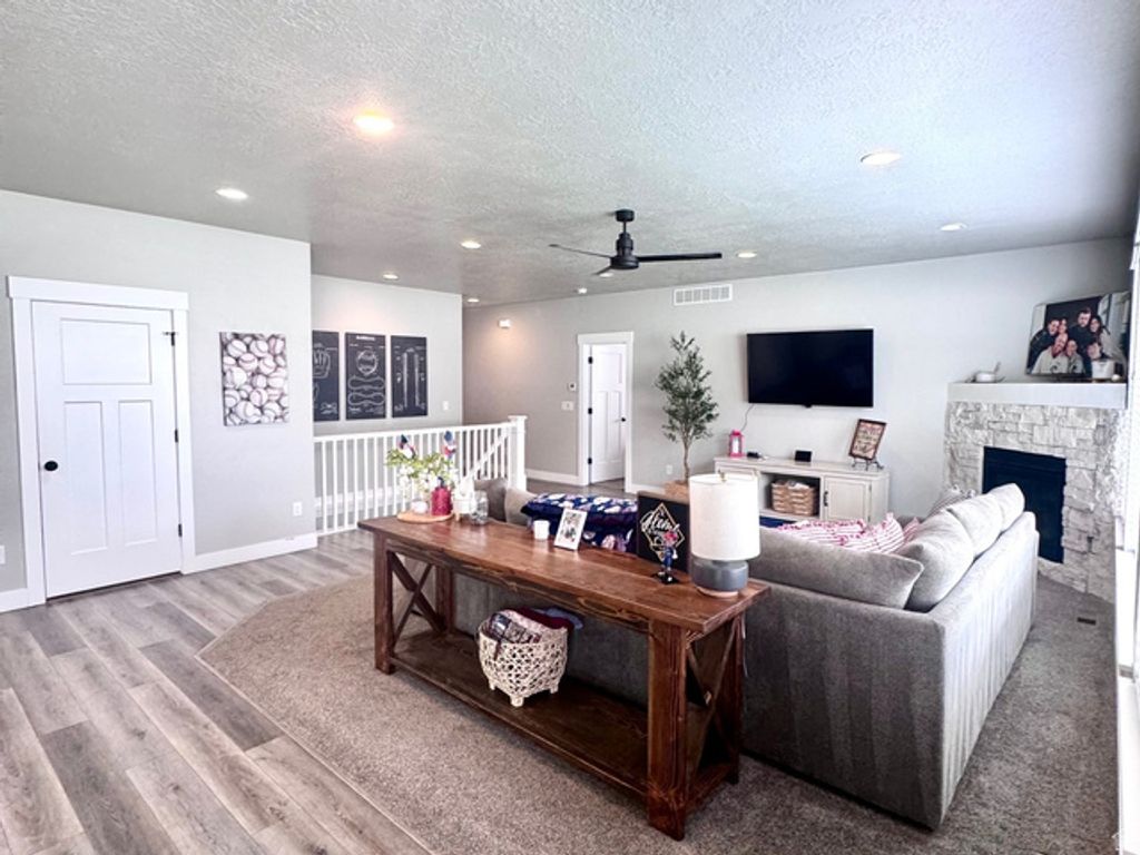 Image 22 of property listing at 992 N 600 E, Morgan, UT 84050