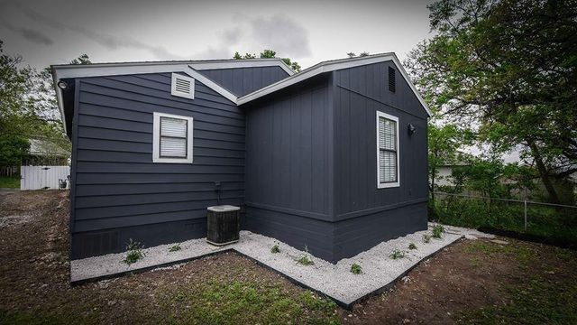 1166 Ridgeway DR, Austin, TX 78702