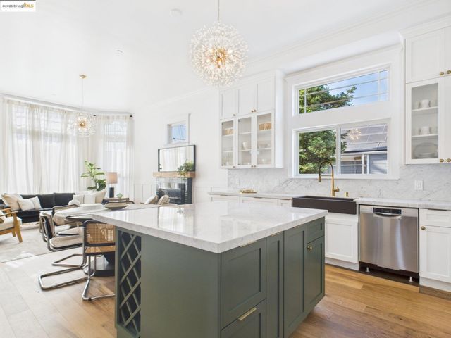 2602 Adeline St, Oakland, CA 94607