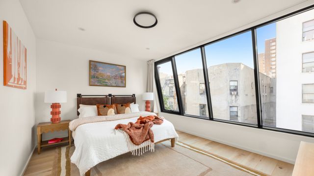76 W 105TH Street PH, New York City, NY 10025