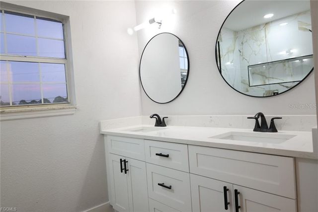 3906 28TH STREET SW, Lehigh Acres, FL 33976