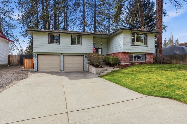 10215 N Woodridge Dr, Spokane, WA 99208