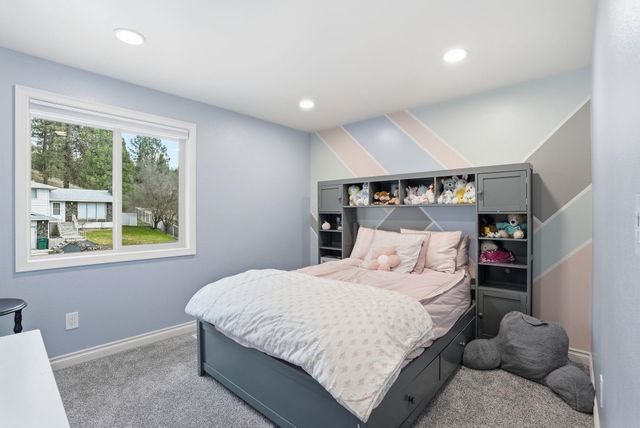 10215 N Woodridge Dr, Spokane, WA 99208