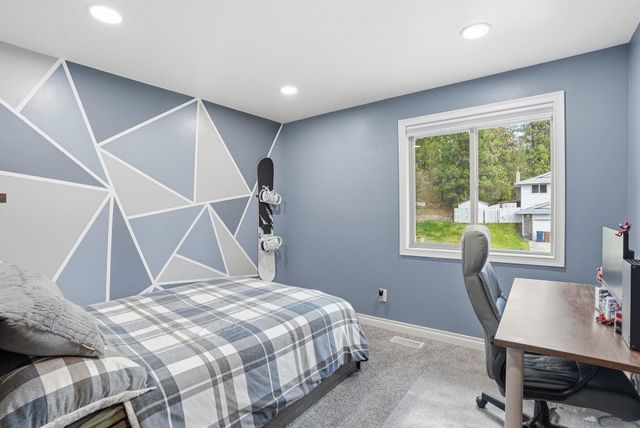 10215 N Woodridge Dr, Spokane, WA 99208