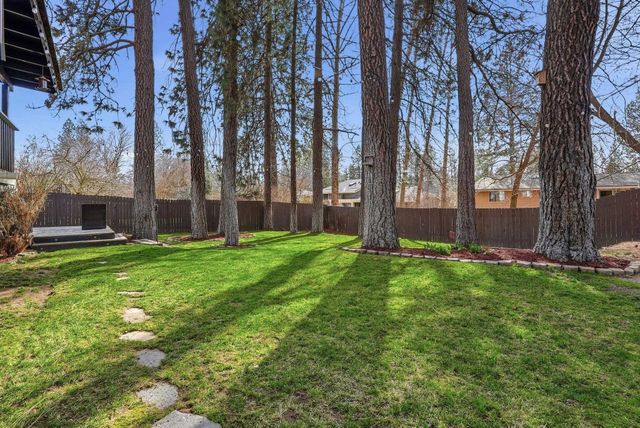 10215 N Woodridge Dr, Spokane, WA 99208