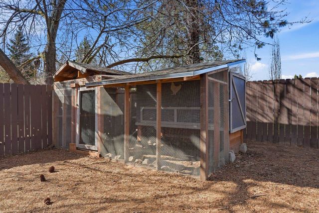 10215 N Woodridge Dr, Spokane, WA 99208