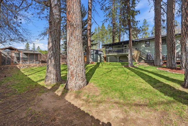 10215 N Woodridge Dr, Spokane, WA 99208