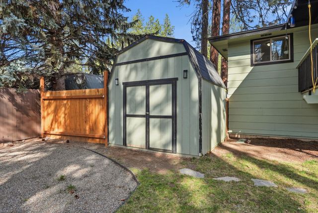 10215 N Woodridge Dr, Spokane, WA 99208