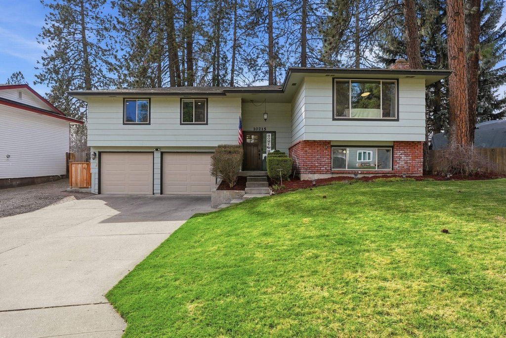 10215 N Woodridge Dr, Spokane, WA 99208
