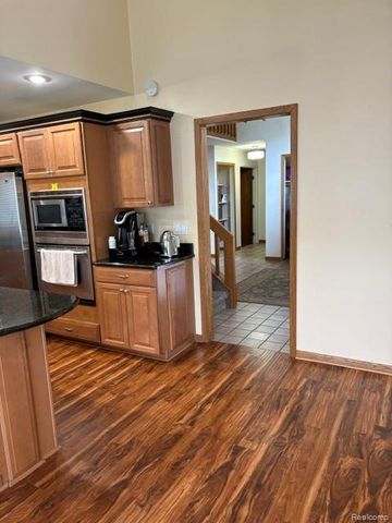 8454 Fawn Valley Drive, Independence Charter Township, MI 48348
