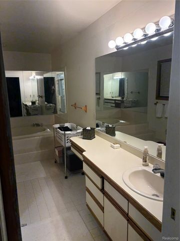 8454 Fawn Valley Drive, Independence Charter Township, MI 48348
