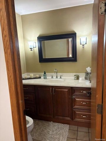 8454 Fawn Valley Drive, Independence Charter Township, MI 48348