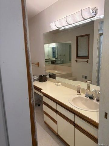 8454 Fawn Valley Drive, Independence Charter Township, MI 48348