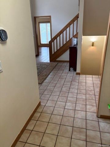 8454 Fawn Valley Drive, Independence Charter Township, MI 48348