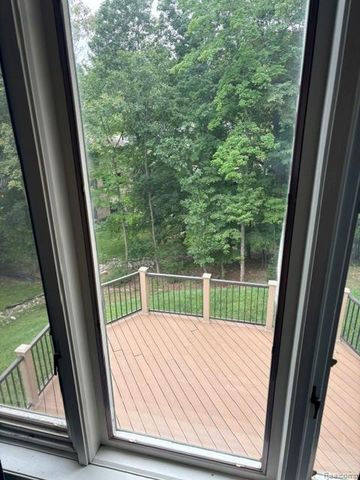 8454 Fawn Valley Drive, Independence Charter Township, MI 48348