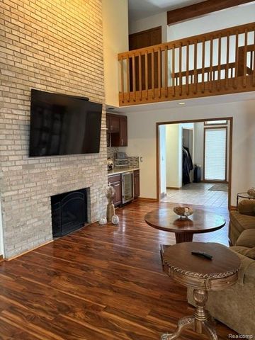 8454 Fawn Valley Drive, Independence Charter Township, MI 48348