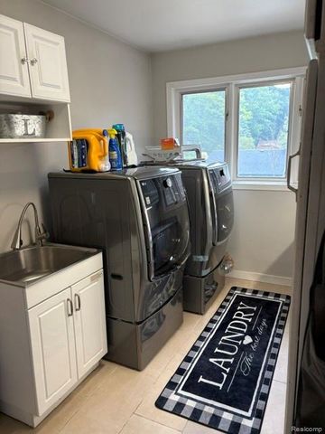 8454 Fawn Valley Drive, Independence Charter Township, MI 48348