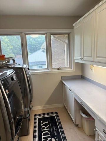 8454 Fawn Valley Drive, Independence Charter Township, MI 48348