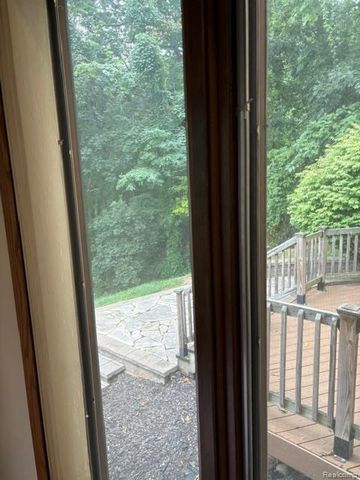 8454 Fawn Valley Drive, Independence Charter Township, MI 48348