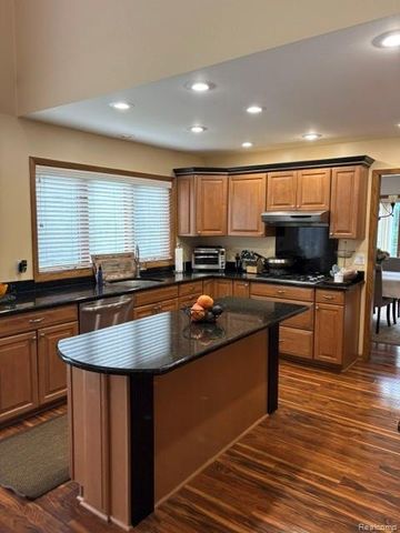 8454 Fawn Valley Drive, Independence Charter Township, MI 48348