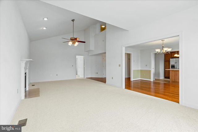 2 DERR LN, Middletown, MD 21769