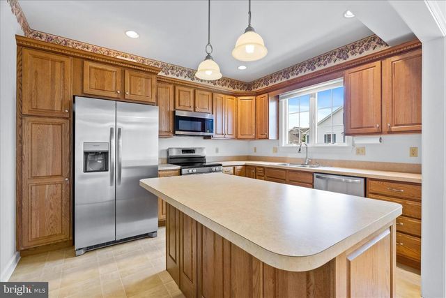 2 DERR LN, Middletown, MD 21769