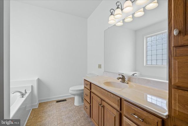 2 DERR LN, Middletown, MD 21769