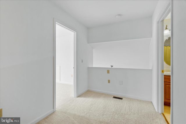 2 DERR LN, Middletown, MD 21769