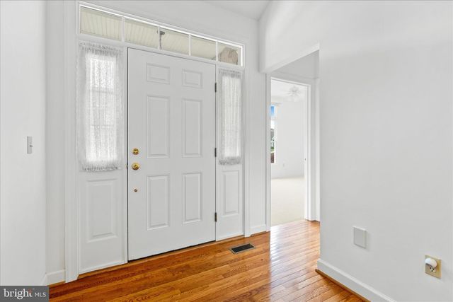 2 DERR LN, Middletown, MD 21769