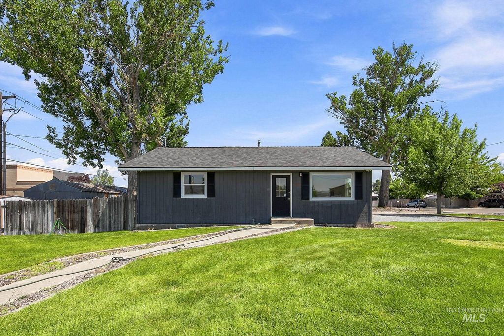 300 N Meridian Rd, Meridian, ID 83642 photo 4