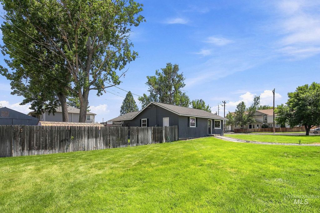 300 N Meridian Rd, Meridian, ID 83642 photo 5