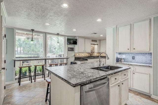 22 Winged Foot Drive, Conroe, TX 77304