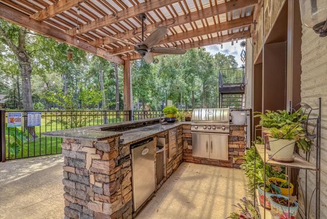 22 Winged Foot Drive, Conroe, TX 77304