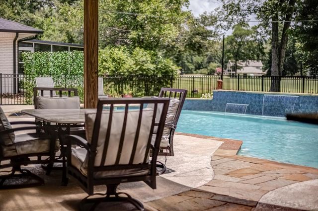 22 Winged Foot Drive, Conroe, TX 77304