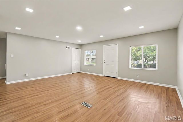 10234 Cedarhurst Drive, St Louis, MO 63136