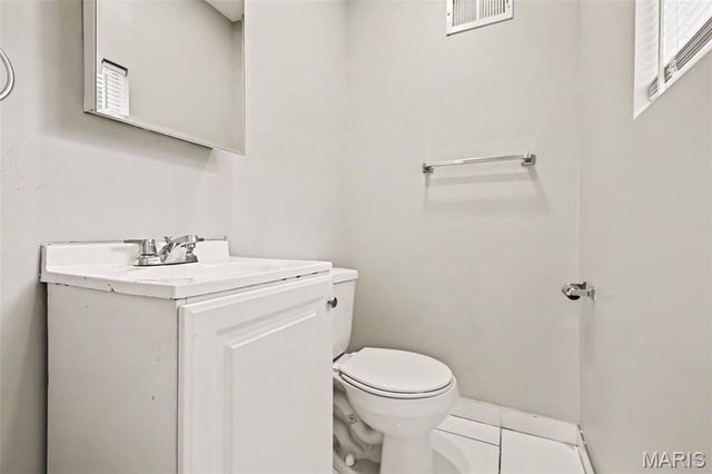 10234 Cedarhurst Drive, St Louis, MO 63136