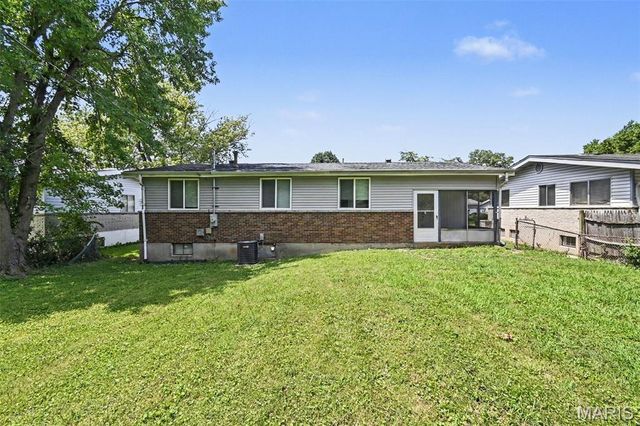 10234 Cedarhurst Drive, St Louis, MO 63136
