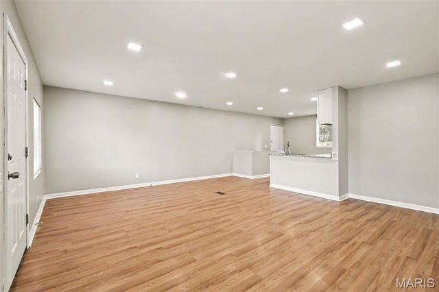10234 Cedarhurst Drive, St Louis, MO 63136