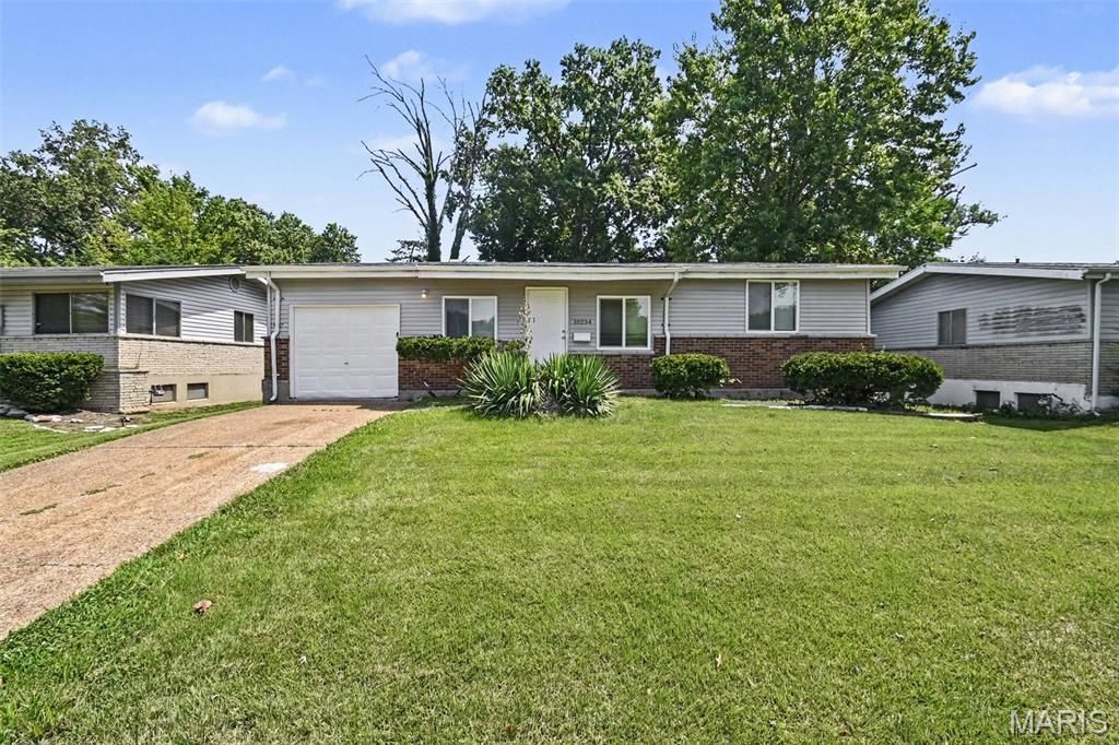 10234 Cedarhurst Drive, St Louis, MO 63136