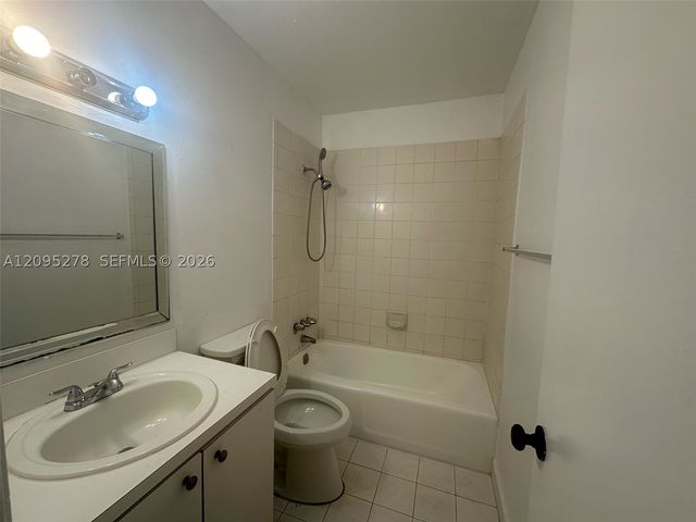 18111 NW 68th Ave H204, Hialeah, FL 33015