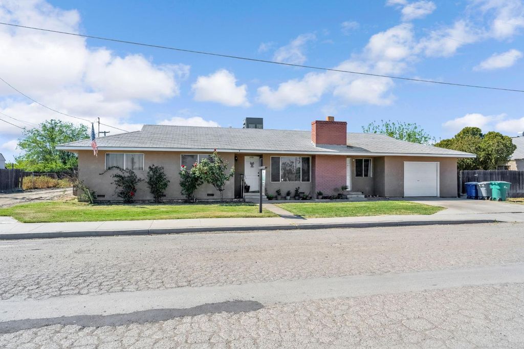 Image 2 of property listing at 22080 W Nevada Avenue, San Joaquin, CA 93660