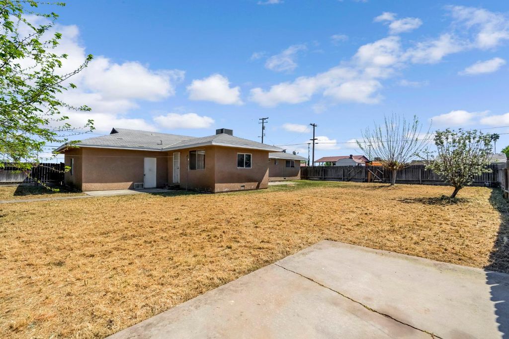 Image 24 of property listing at 22080 W Nevada Avenue, San Joaquin, CA 93660