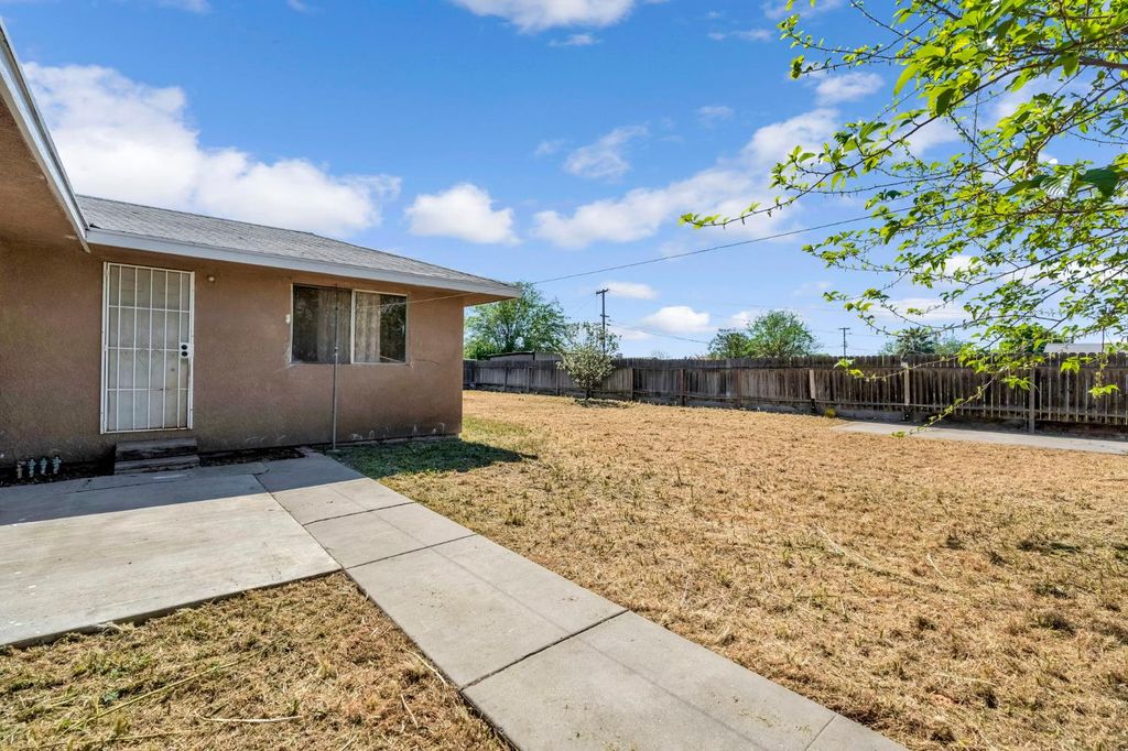Image 25 of property listing at 22080 W Nevada Avenue, San Joaquin, CA 93660