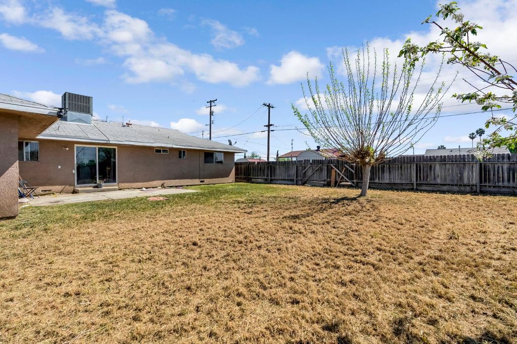 Image 26 of property listing at 22080 W Nevada Avenue, San Joaquin, CA 93660