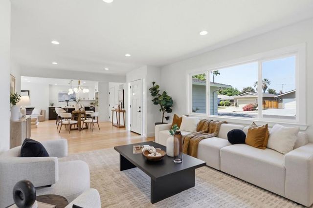 902 Camellia Way, San Jose, CA 95117