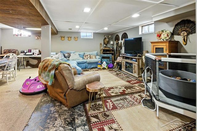 1033 Elmdale Drive, Saginaw, MI 48602