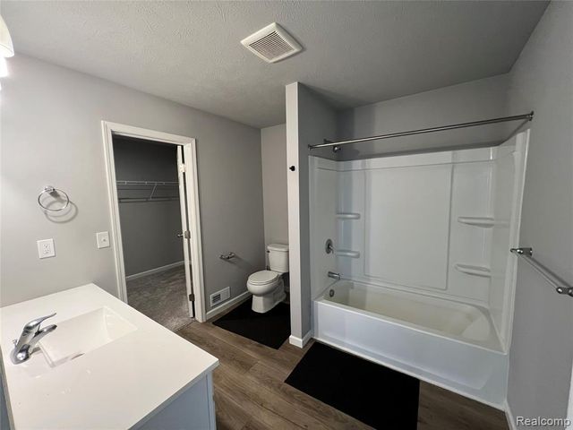 10450 Schrier Lane, Portage, MI 49024