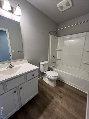 10450 Schrier Lane, Portage, MI 49024